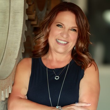 Picture of Julie Mullinax